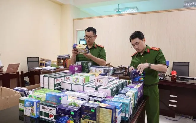 Các loại thuốc giả bị thu giữ. Ảnh: CA