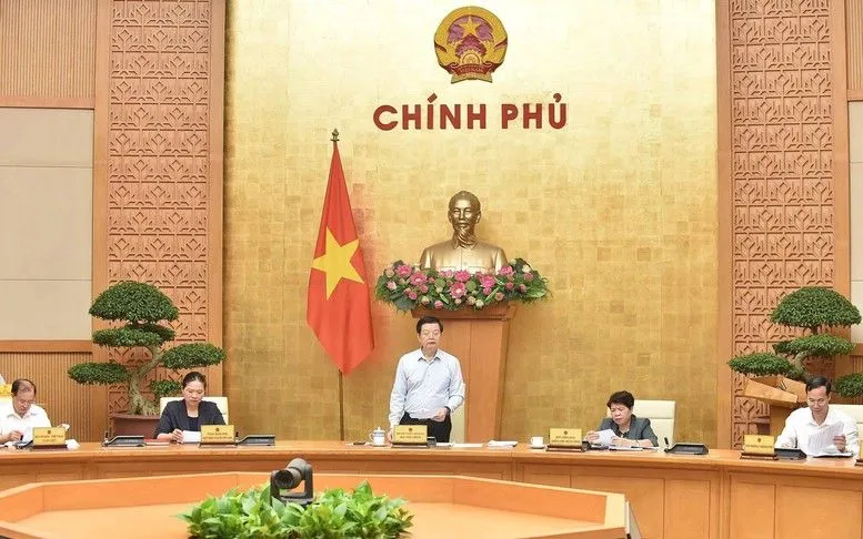 Phó Thủ tướng yêu cầu tất cả các bộ, ngành, địa phương, doanh nghiệp đều phải tham gia với tinh thần trách nhiệm cao nhất để xứng tầm kỷ niệm 80 năm xây dựng và bảo vệ đất nước, bảo đảm tính bao trùm, toàn diện, tổng thể, khách quan, hiệu quả và tiết kiệm - Ảnh: VGP