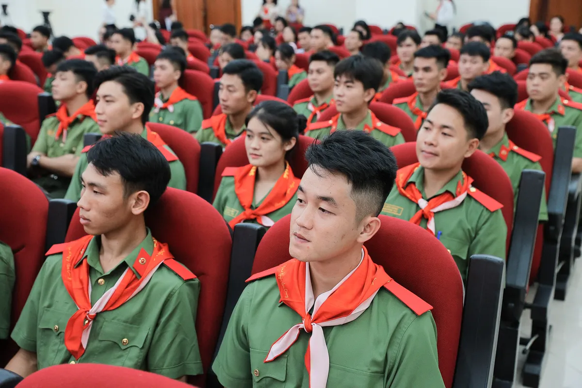 Ca sĩ Duyên Quỳnh ra mắt ca khúc tri ân lực lượng Công an nhân dân - Ảnh 4.