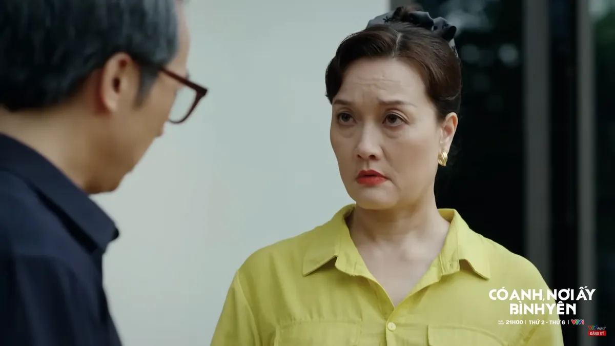 Có anh, nơi ấy bình yên - Tập 10: Ông Thứ ôm cặp tiền lên huyện giữ chức - Ảnh 2.