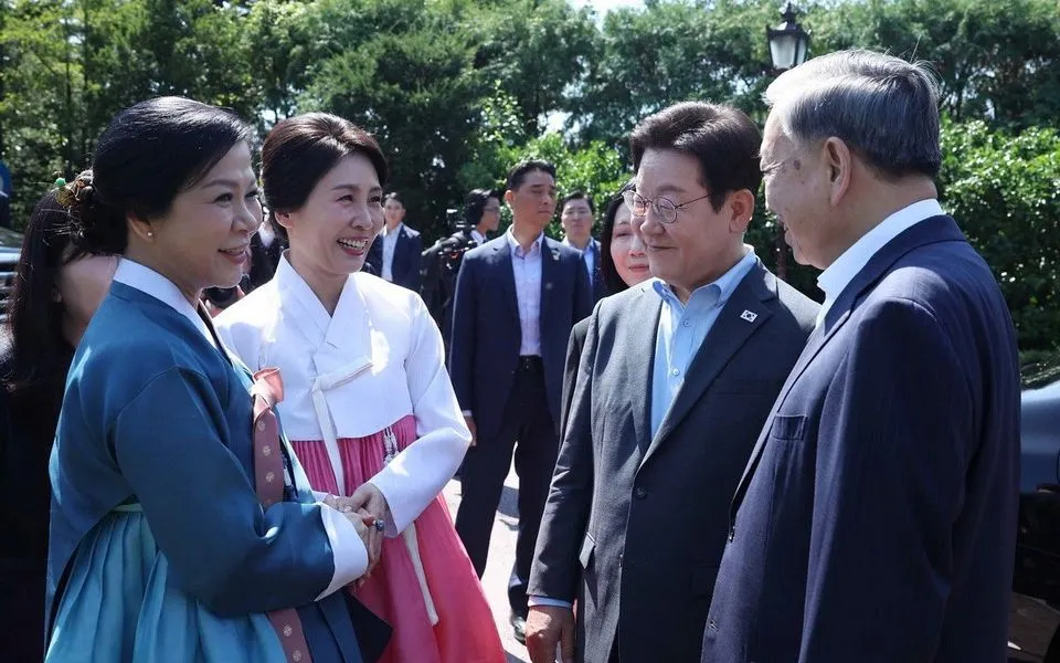Tổng Bí thư Tô Lâm và Phu nhân dự tiệc trà tại Nhà Xanh, Hàn Quốc- Ảnh 2.