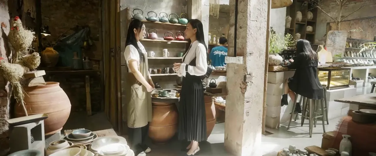 Gió ngang khoảng trời xanh - Tập 1: Vợ giám đốc cao tay trị 'mầm mống trà xanh' - Ảnh 14.
