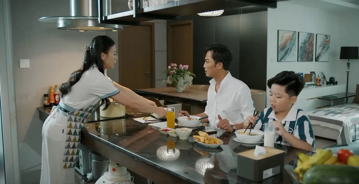 Gió ngang khoảng trời xanh - Tập 1: Vợ giám đốc cao tay trị 'mầm mống trà xanh' - Ảnh 8.