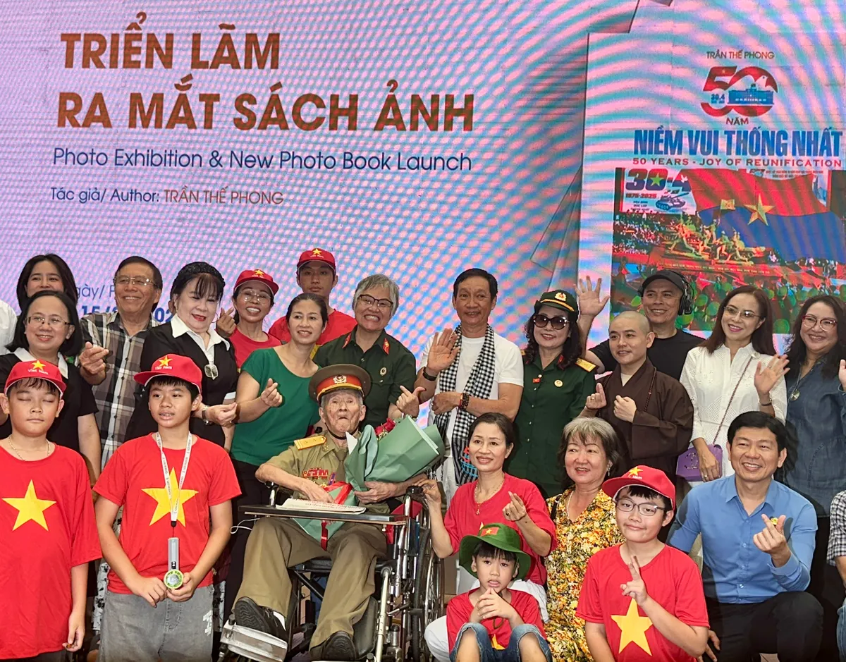 "50 năm niềm vui thống nhất" qua lăng kính nhiếp ảnh- Ảnh 1.
