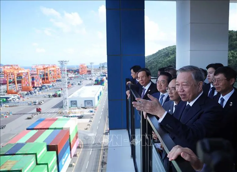 Tổng Bí thư Tô Lâm thăm cảng biển Busan (Hàn Quốc) - Ảnh 2.