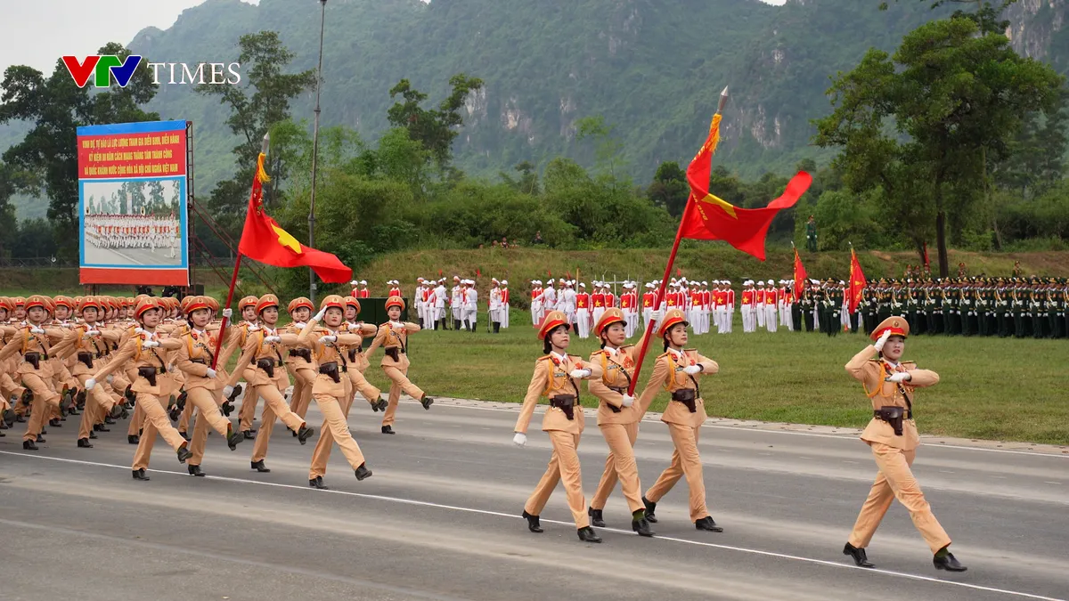 Mãn nhãn màn trình diễn của các lực lượng vũ trang trong lần tổng hợp luyện thứ 3 - Ảnh 2.