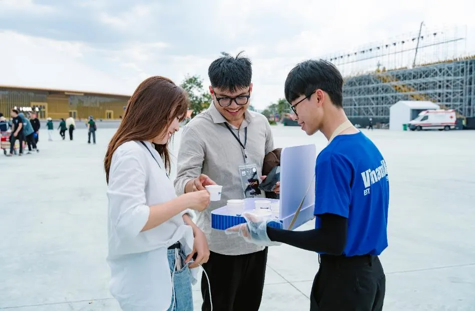 Check-in cực chất, Vinamilk tiếp năng lượng tươi vui cho các lễ hội âm nhạc cuối tuần - Ảnh 2.