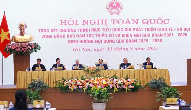 Thủ tướng: Việc thực hiện Chương trình phát triển kinh tế - xã hội vùng đồng bào dân tộc còn manh mún  - Ảnh 1.