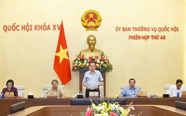 Chủ tịch Quốc hội Trần Thanh Mẫn phát biểu bế mạc Phiên họp thứ 48 của Ủy ban Thường vụ Quốc hội. Chủ tịch Quốc hội Trần Thanh Mẫn phát biểu bế mạc Phiên họp thứ 48 của Ủy ban Thường vụ Quốc hội.