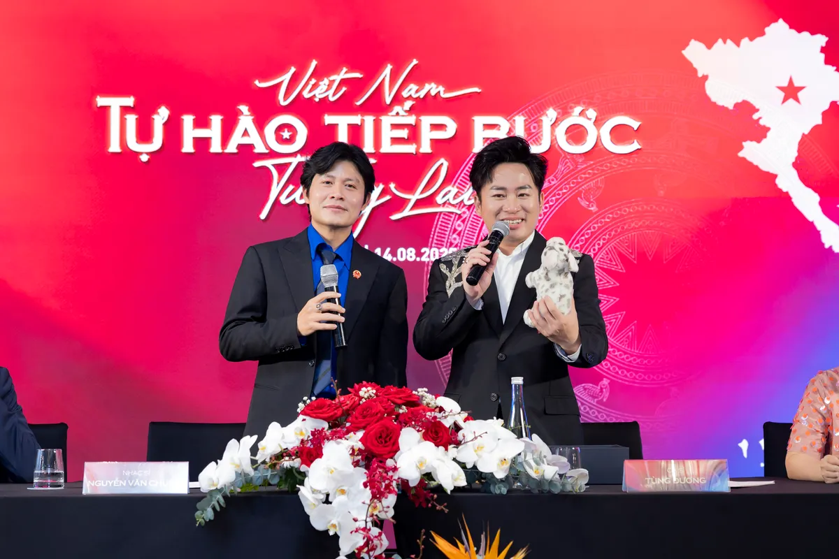Bộ đôi Tùng Dương - Nguyễn Văn Chung  - Ảnh 1.