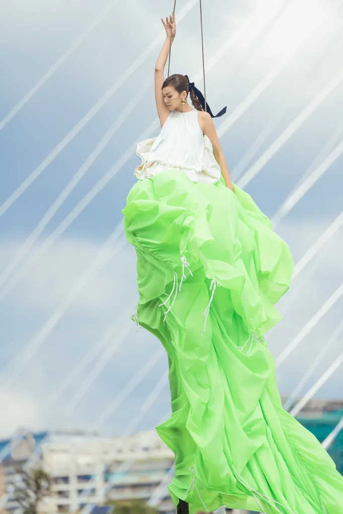 Siêu mẫu Thanh Hằng tạo nhiều ý kiến trái chiều với Vietnam's Next Top Model - Ảnh 2.