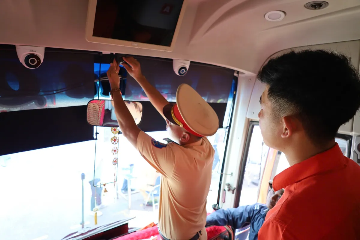 Hà Nội: Tăng cường phổ biến pháp luật đối với đội ngũ lái xe vận tải hành khách - Ảnh 2.