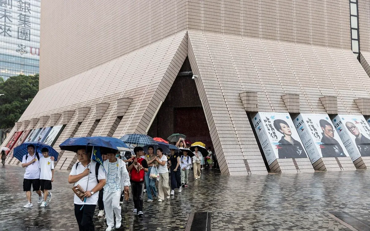 Bão Podul gây ngập lụt tại Hong Kong (Trung Quốc) ngày 14/8/2025 (Ảnh: AFP)