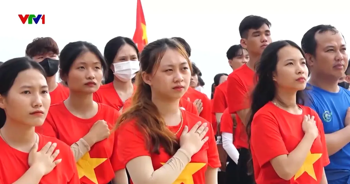 Người dân chung vui hướng tới Đại lễ - Ảnh 1.