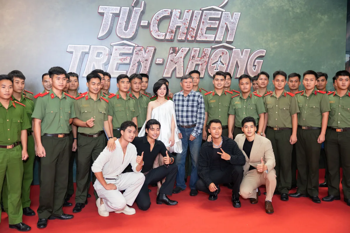 Hé lộ những hình ảnh nghẹt thở ở “Tử chiến trên không” - Ảnh 1.