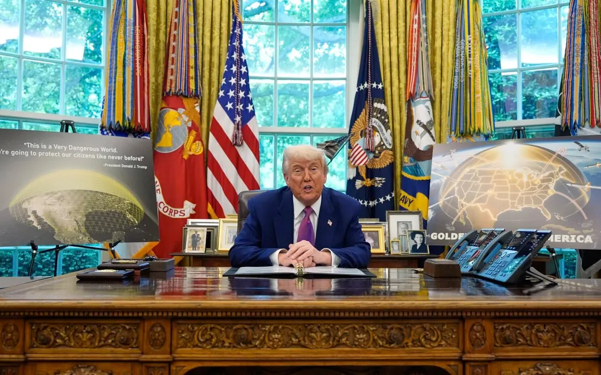 Tổng thống Donald Trump giới thiệu về dự án "Vòm Vàng" tại Nhà Trắng hồi tháng 5/2025 (Ảnh: AP)