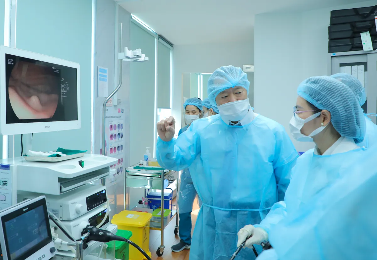 Chuyên gia Nhật giám sát nội soi tiêu hóa chuẩn Nhật tại Bernard - Ảnh 2.