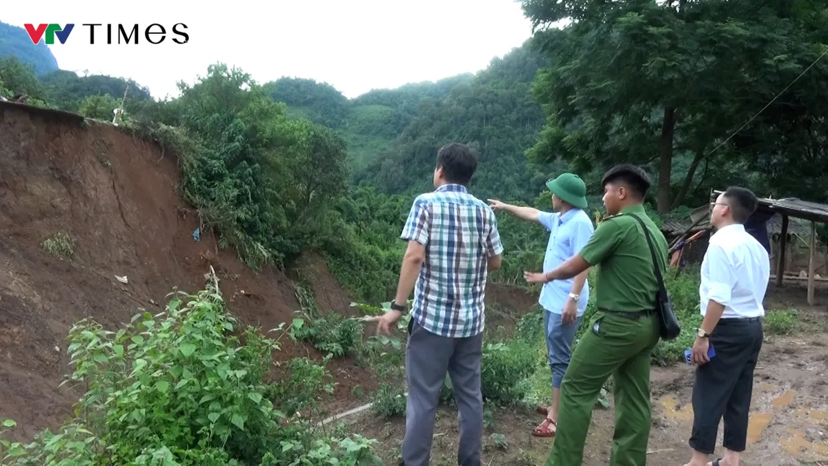 Điện Biên: Vùng căn cứ cách mạng Phú Nhung di dời khẩn cấp các hộ dân nguy cơ sạt lở cao - Ảnh 2.