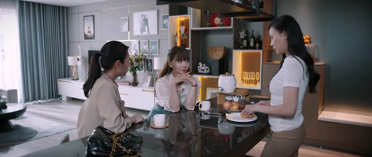 Gió ngang khoảng trời xanh - Tập 3: Trà xanh tẽn tò trước chiêu phủ đầu cao tay của vợ giám đốc - Ảnh 7.