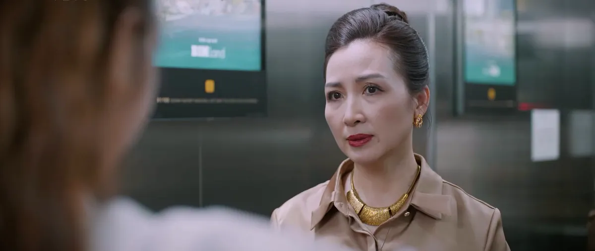 Gió ngang khoảng trời xanh - Tập 3: Trà xanh tẽn tò trước chiêu phủ đầu cao tay của vợ giám đốc - Ảnh 11.