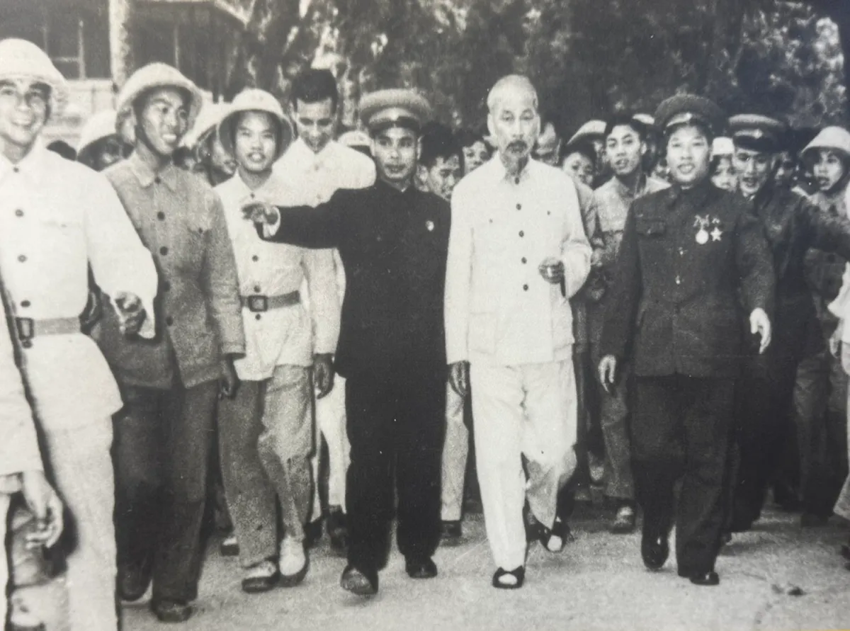 Những hình ảnh, hiện vật giá trị về “Công an nhân dân- 80 năm khắc ghi lời Bác” - Ảnh 1.