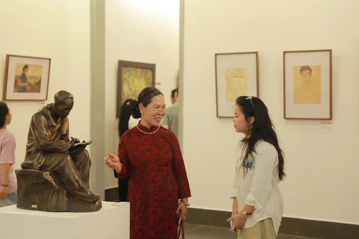  Tôn vinh “Những người con của Tổ quốc” qua hội họa  - Ảnh 3.