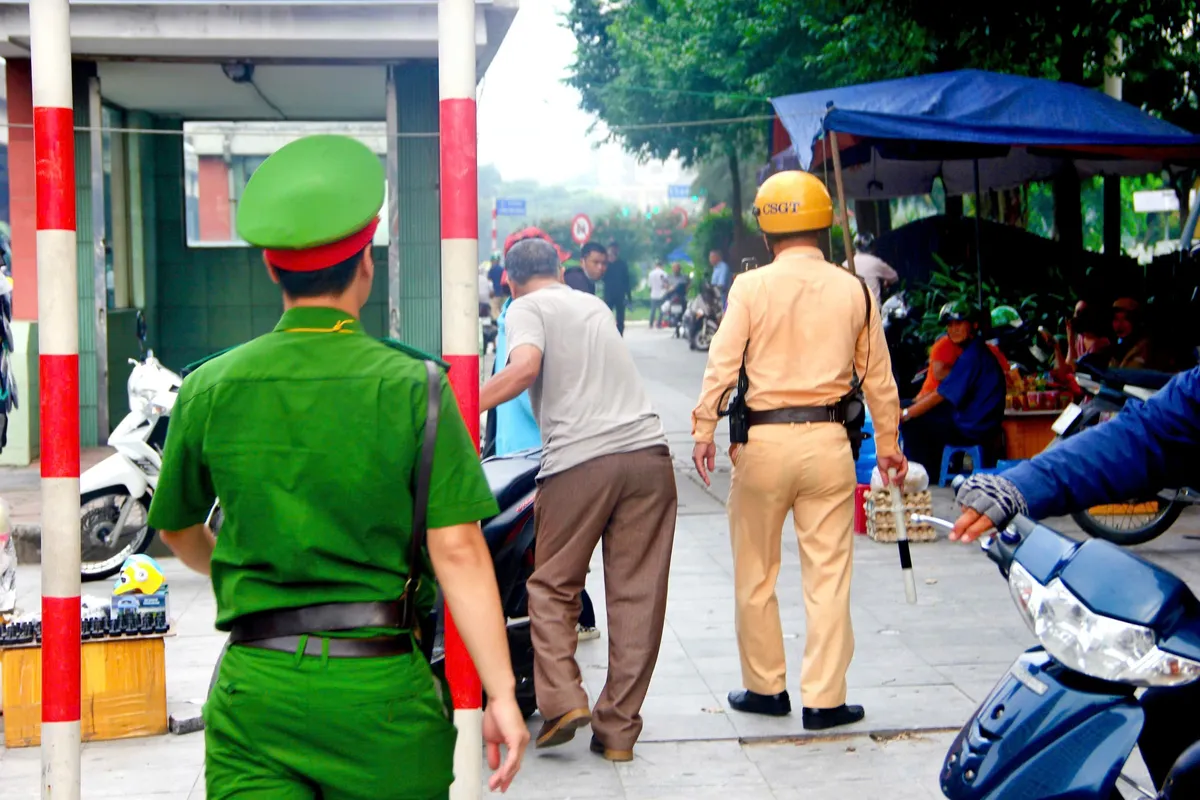 Hiệu quả phối hợp Công an cơ sở trong bảo đảm TTATGT - Ảnh 5.