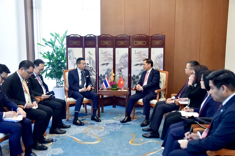 Phó Thủ tướng Bùi Thanh Sơn tiếp xúc song phương bên lề Hội nghị Mekong-Lan Thương- Ảnh 1.