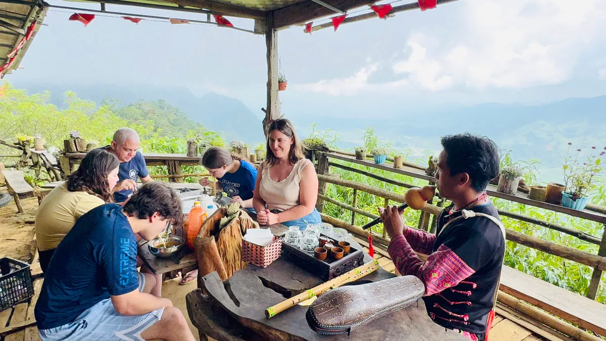 Những người con của núi và giấc mơ đưa Hang Kia - Pà Cò vươn xa- Ảnh 9. Những người con của núi và giấc mơ đưa Hang Kia - Pà Cò vươn xa- Ảnh 9.