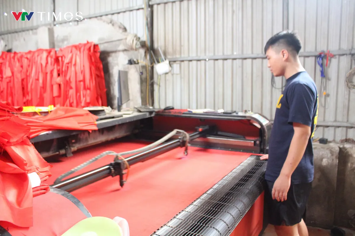 Nơi sắc cờ đỏ thắm hòa nhịp cùng lịch sử - Ảnh 3.