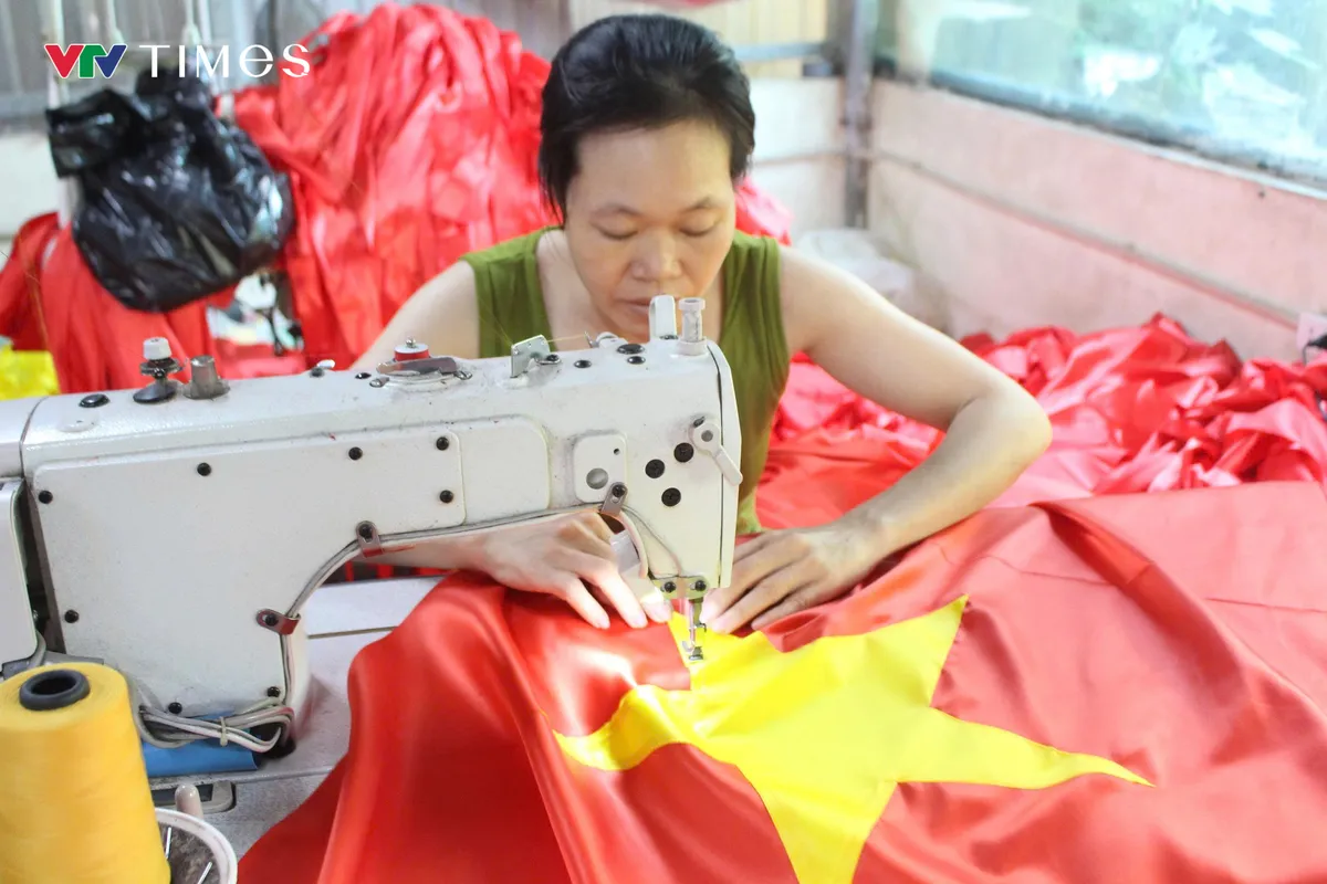 Nơi sắc cờ đỏ thắm hòa nhịp cùng lịch sử - Ảnh 1.