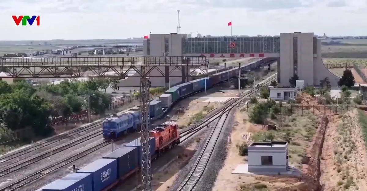 Trung Quốc tăng cường kết nối đường sắt &Aacute; - &Acirc;u   - Ảnh 1.