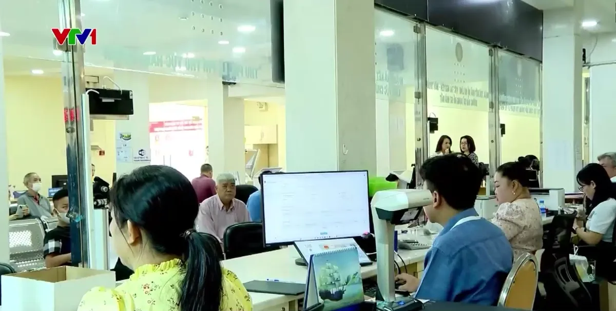 TP Hồ Ch&iacute; Minh: Đẩy mạnh thủ tục h&agrave;nh ch&iacute;nh &ldquo;kh&ocirc;ng địa giới&rdquo; - Ảnh 3.