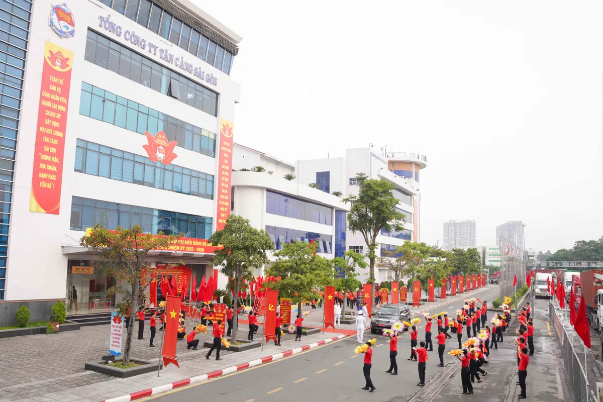 Binh đo&agrave;n 20 - Tổng c&ocirc;ng ty T&acirc;n Cảng S&agrave;i G&ograve;n: Mạnh kinh tế, vững quốc ph&ograve;ng tr&ecirc;n 5 trụ cột - Ảnh 3.