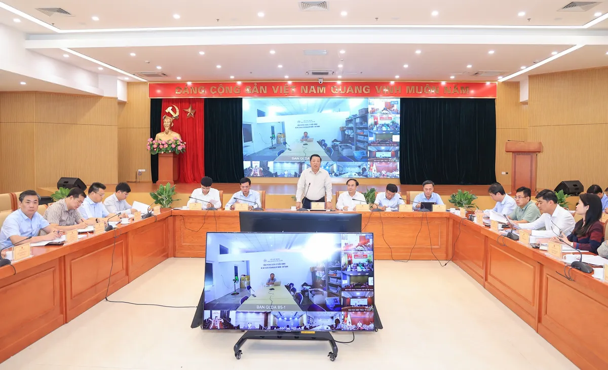 Ngành Xây dựng tăng tốc giải ngân vốn đầu tư công, quyết liệt tháo gỡ vướng mắc trong tháng 8 - Ảnh 2.