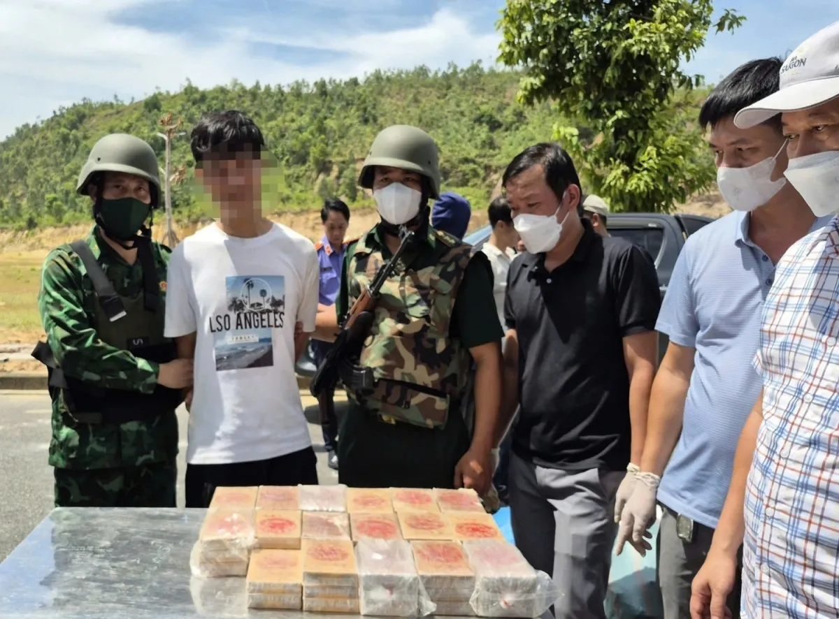 Triệt phá thành công đường dây vận chuyển hơn 295kg ma túy tại Quảng Trị - Ảnh 2. Triệt phá thành công đường dây vận chuyển hơn 295kg ma túy tại Quảng Trị - Ảnh 2.