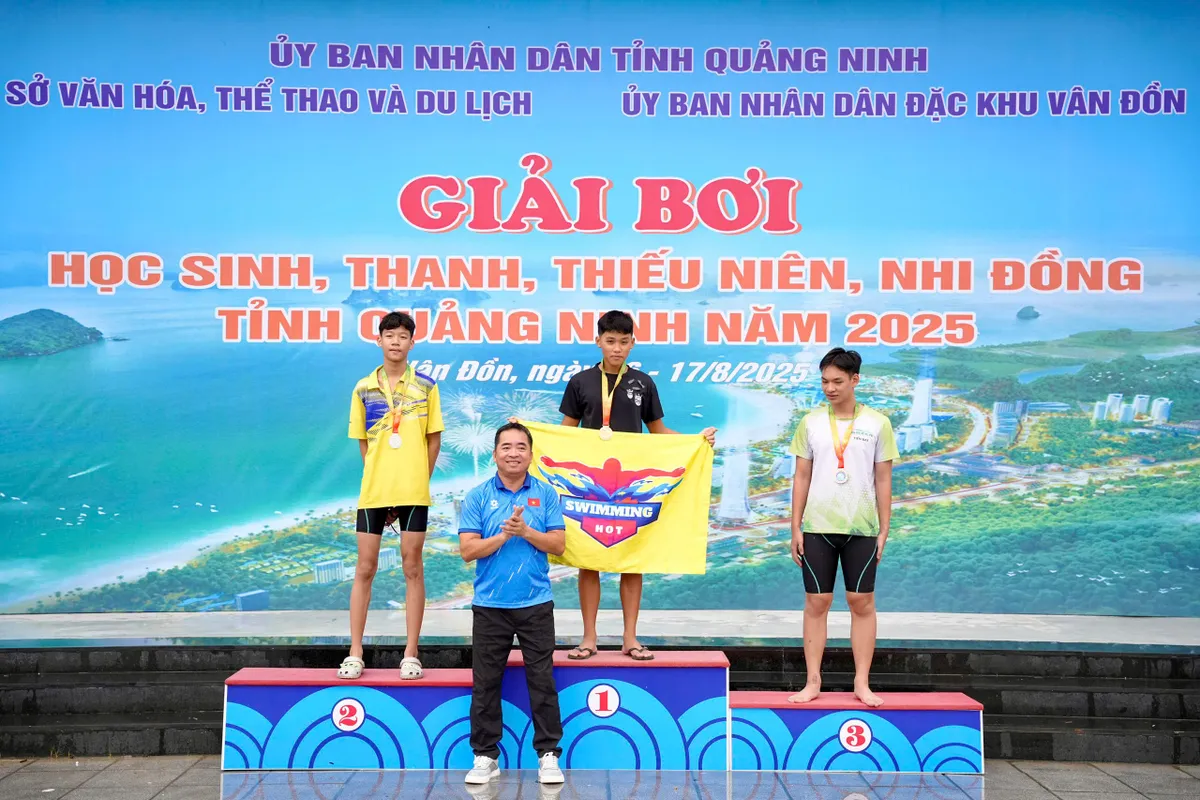 Hơn 250 VĐV nh&iacute; tranh t&agrave;i ở Giải bơi học sinh, thanh thiếu ni&ecirc;n nhi đồng Quảng Ninh năm 2025- Ảnh 1.