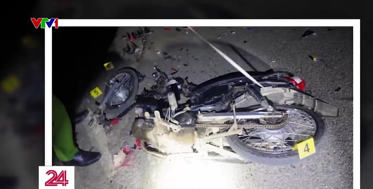 Cảnh b&aacute;o trẻ vị th&agrave;nh ni&ecirc;n l&aacute;i xe m&aacute;y g&acirc;y tai nạn giao th&ocirc;ng - Ảnh 1.