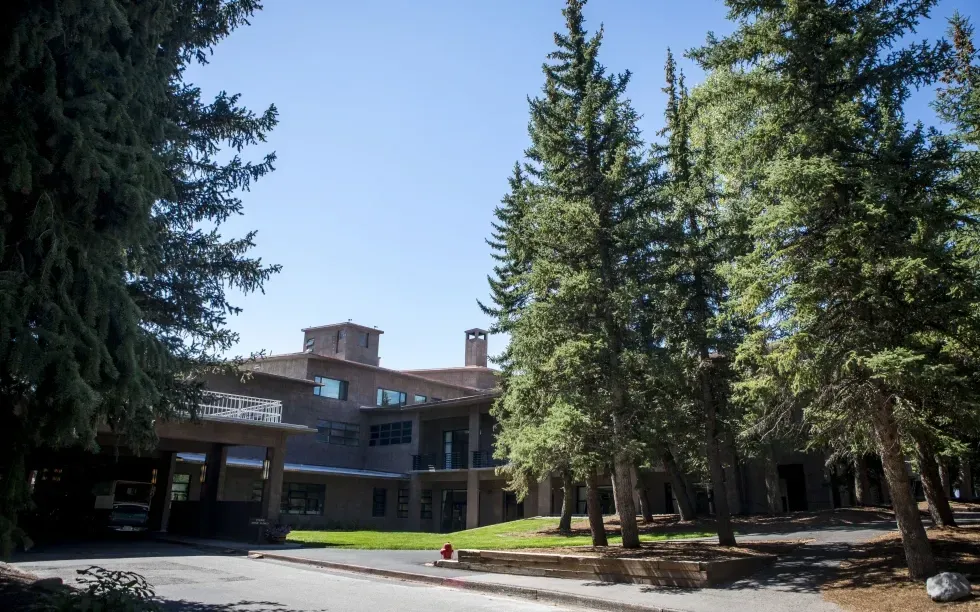 Quang cảnh bên ngoài Jackson Lake Lodge ở Moran, bang Wyoming, Mỹ, ngày 25/8/2023 (Ảnh: AP/Amber Baesler, File)