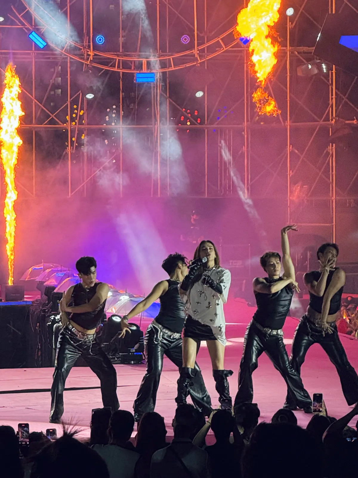 Hồ Ngọc Hà, Jack 97 cùng dàn sao “cháy” hết mình tại concert xứ Kinh Bắc   - Ảnh 1.
