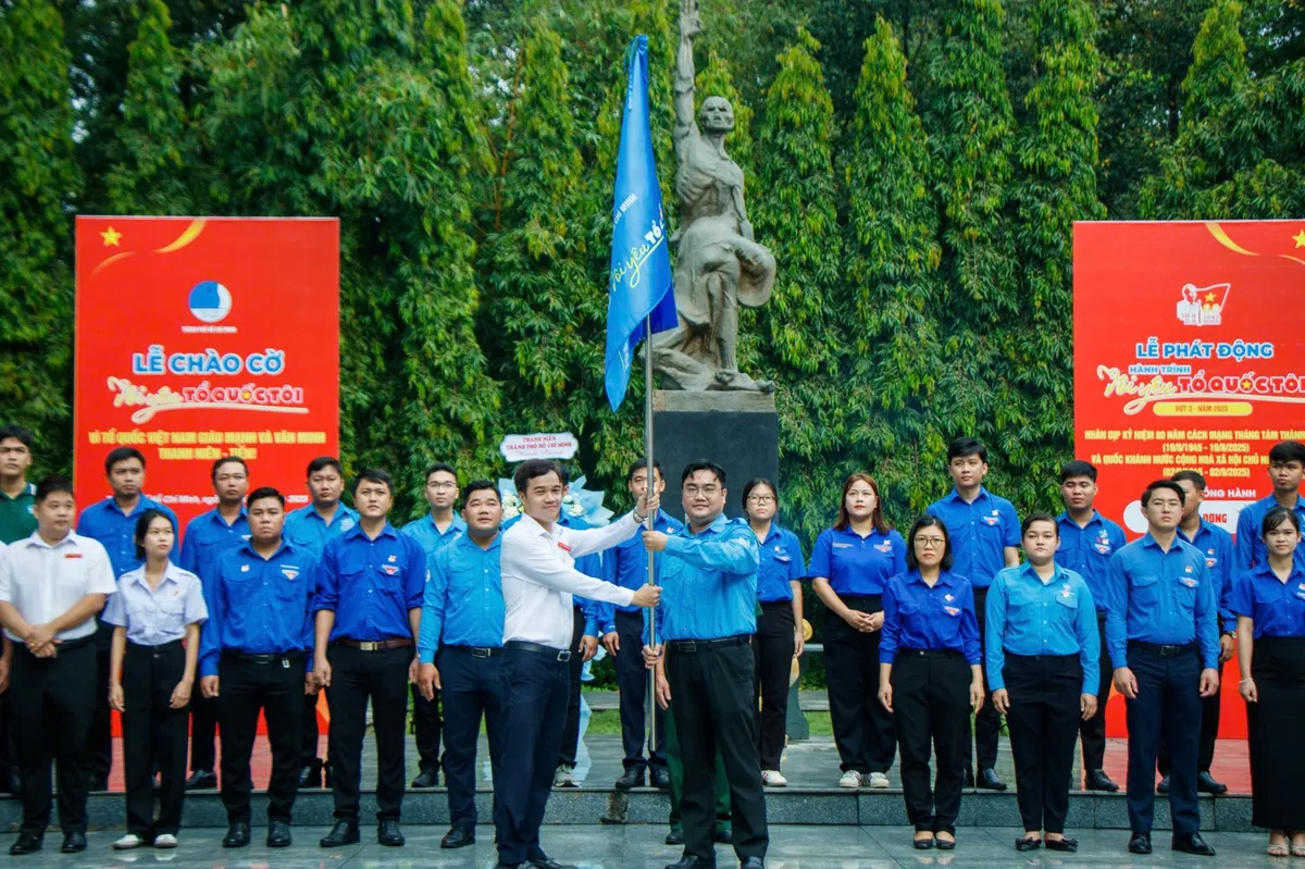 Tuổi trẻ TP Hồ Chí Minh phát động hành trình “Tôi yêu Tổ quốc tôi” - Ảnh 1.