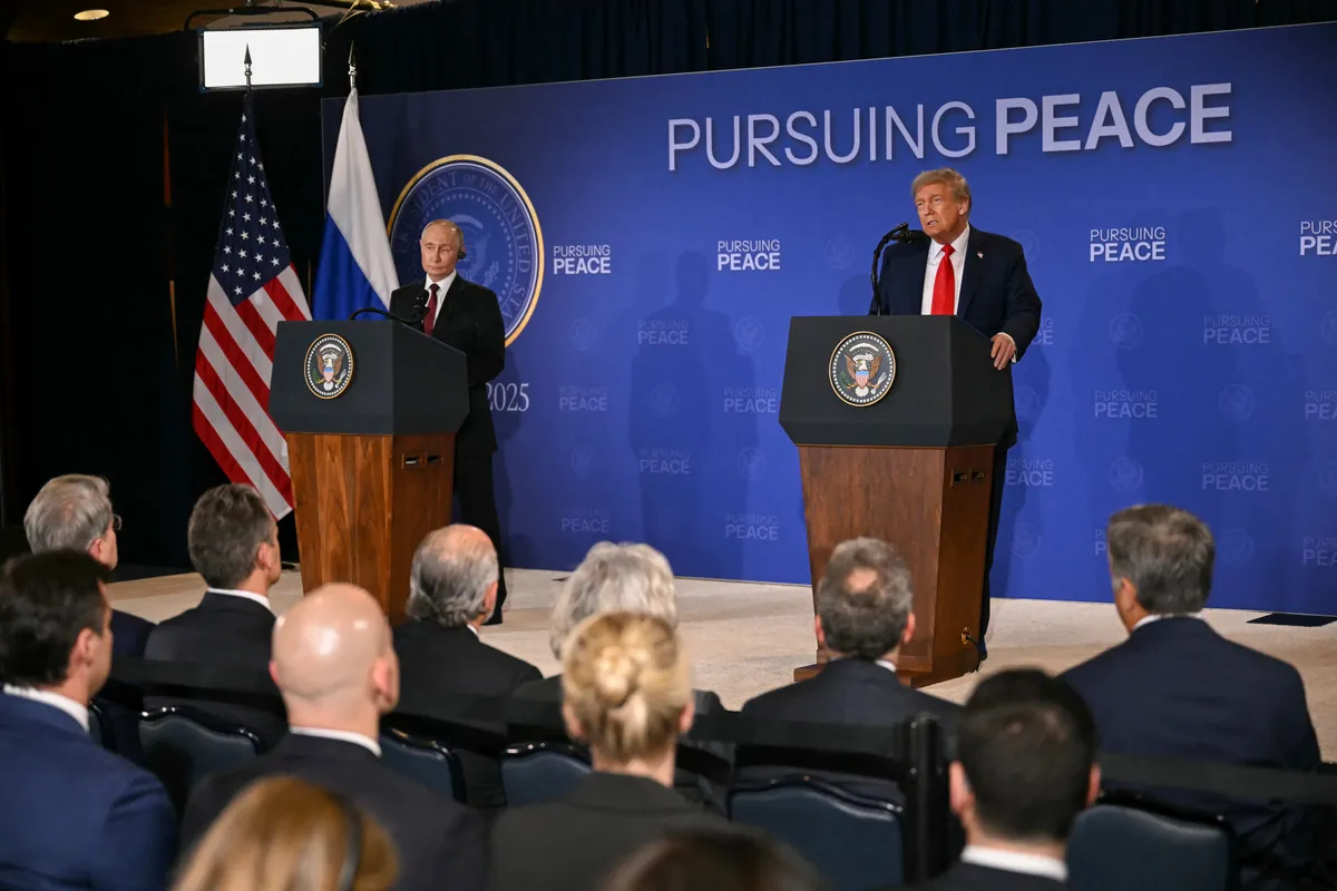 Tổng thống Putin và Tổng thống Trump trong cuộc họp báo sau Hội nghị thượng đỉnh Mỹ - Nga tại Alaska hôm 15/8/2025.