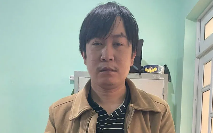 Đối tượng Trần Quốc Huy tại cơ quan công an. Ảnh: Báo Lâm Đồng Đối tượng Trần Quốc Huy tại cơ quan công an. Ảnh: Báo Lâm Đồng