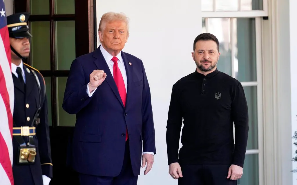 Tổng thống Mỹ Donald Trump đón Tổng thống Ukraine Volodymyr Zelensky tại Nhà Trắng, Washington, ngày 28/2/2025. (Ảnh: AP) Tổng thống Mỹ Donald Trump đón Tổng thống Ukraine Volodymyr Zelensky tại Nhà Trắng, Washington, ngày 28/2/2025. (Ảnh: AP)