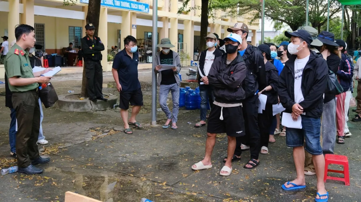Lâm Đồng tiếp nhận thêm 31 công dân Việt Nam từ Campuchia - Ảnh 1.