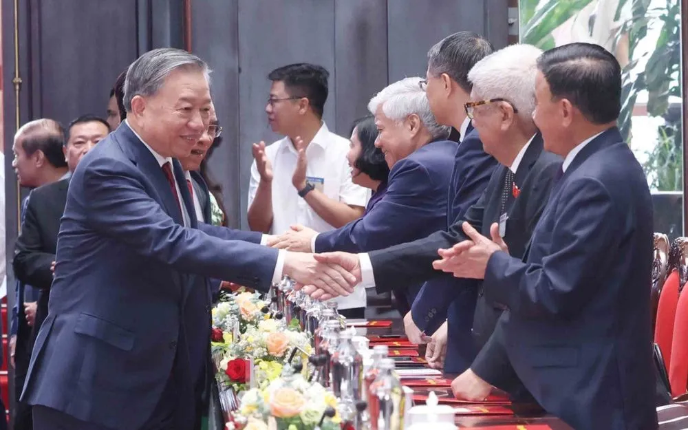 Tổng Bí thư Tô Lâm và các đại biểu tham dự buổi gặp mặt. Ảnh: TTXVN Tổng Bí thư Tô Lâm và các đại biểu tham dự buổi gặp mặt. Ảnh: TTXVN