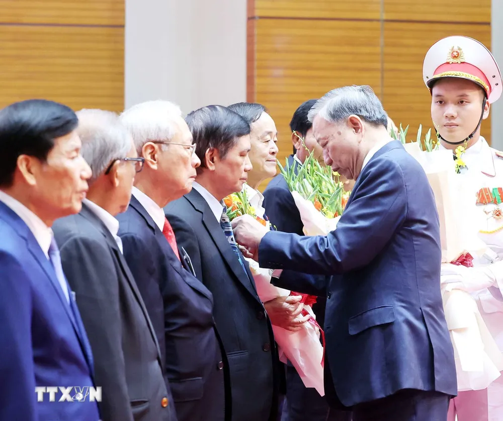 Tiếp tục phát huy tâm huyết, trí tuệ đồng hành với Đảng- Ảnh 3. Tiếp tục phát huy tâm huyết, trí tuệ đồng hành với Đảng- Ảnh 3.