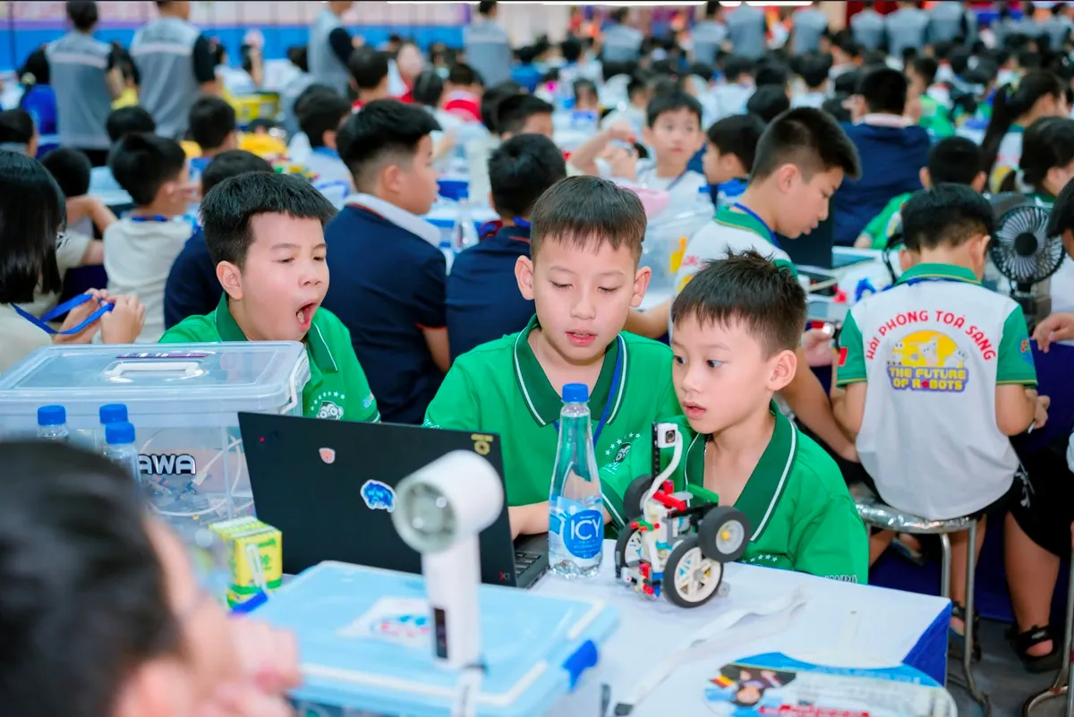 Cậu bé nhỏ tuổi nhất của đội tuyển Việt Nam tại đấu trường chung kết Global Robotics Games - Ảnh 2.