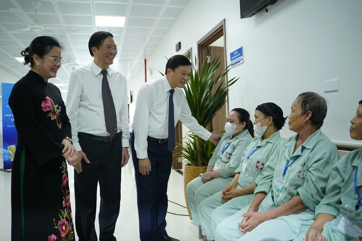 Nghệ An khánh thành dự án Bệnh viện Ung bướu Nghệ An tổng mức đầu tư 1.259 tỷ đồng - Ảnh 2.