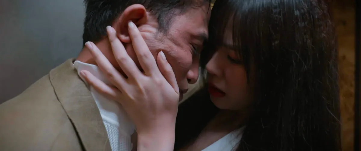 Gió ngang khoảng trời xanh - Tập 4: Vợ đón chồng nhậu say trong vòng tay 'trà xanh'- Ảnh 3.